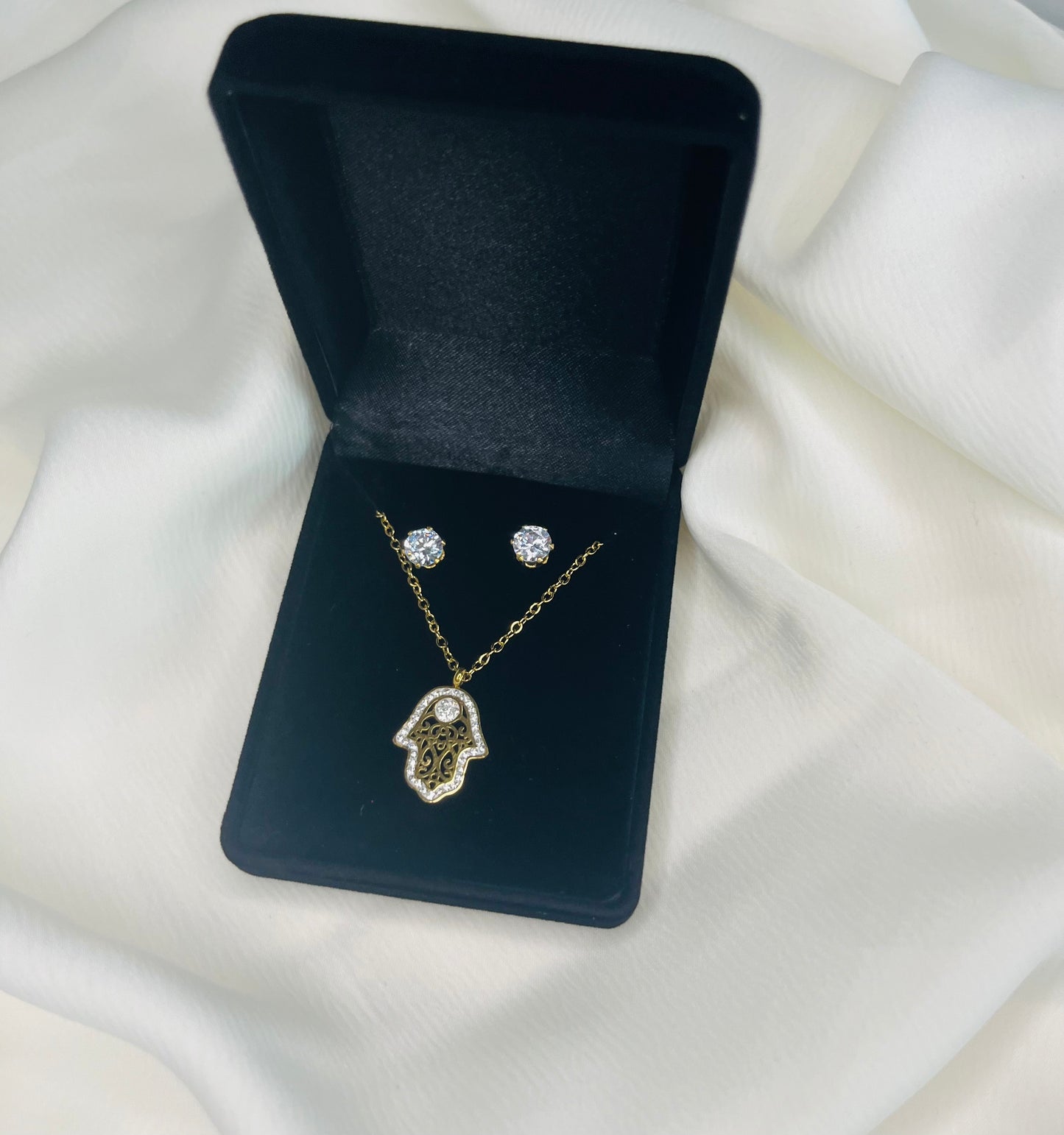 Khmissa earrings and necklace set